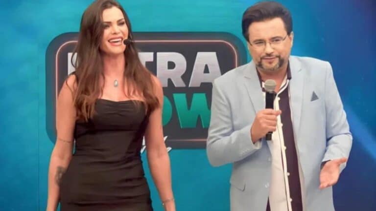 Foto de Aline Alves e Geraldo Luís no palco do Ultra Show