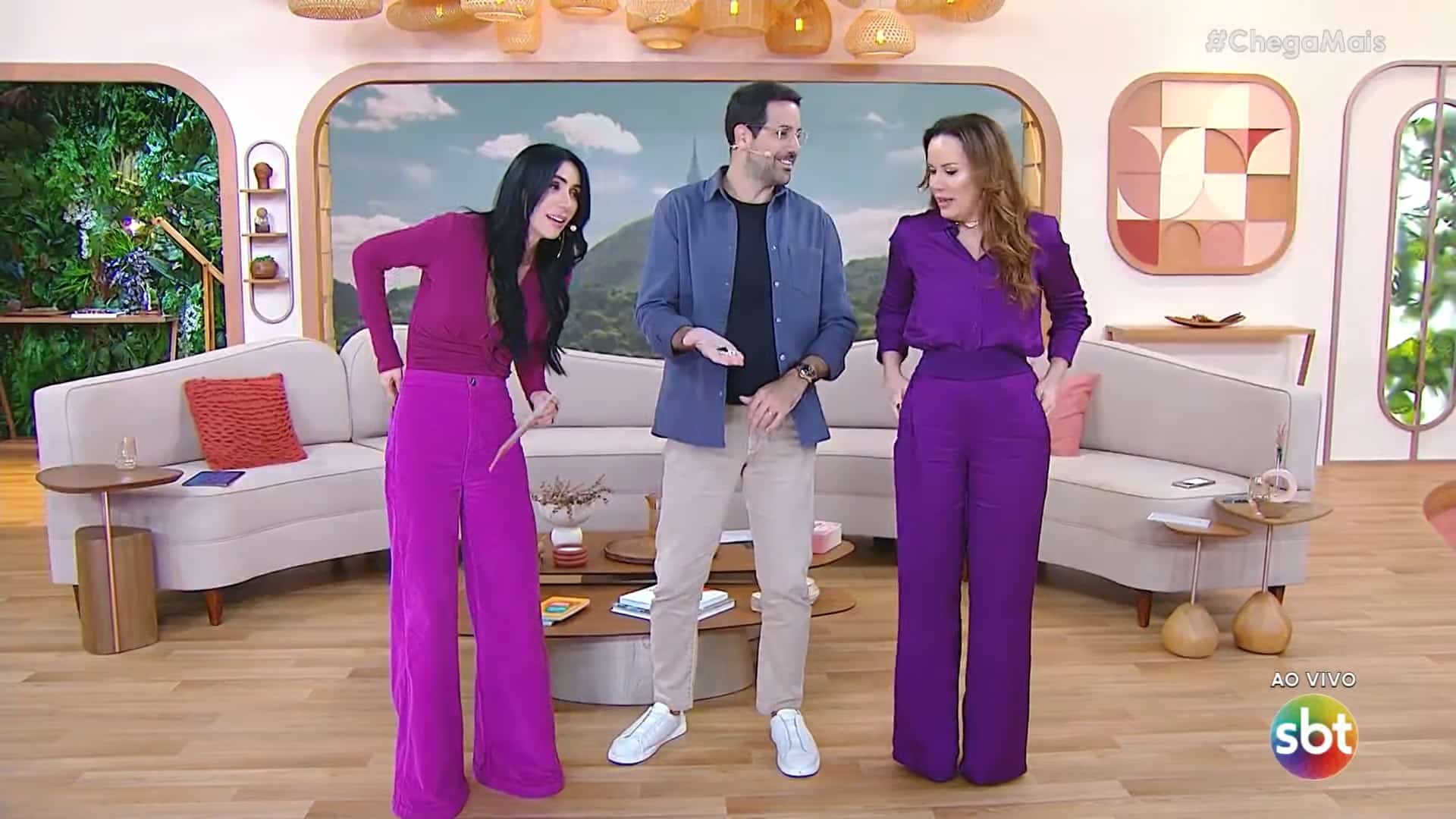 Foto de Michelle Barros, Paulo Mathias e Regina Volpato no programa Chega Mais