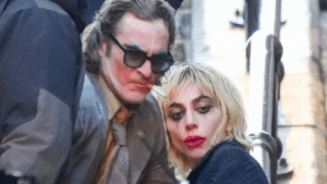 Foto de Joaquin Phoenix e Lady Gaga nos bastidores de Coringa: Delírio a Dois