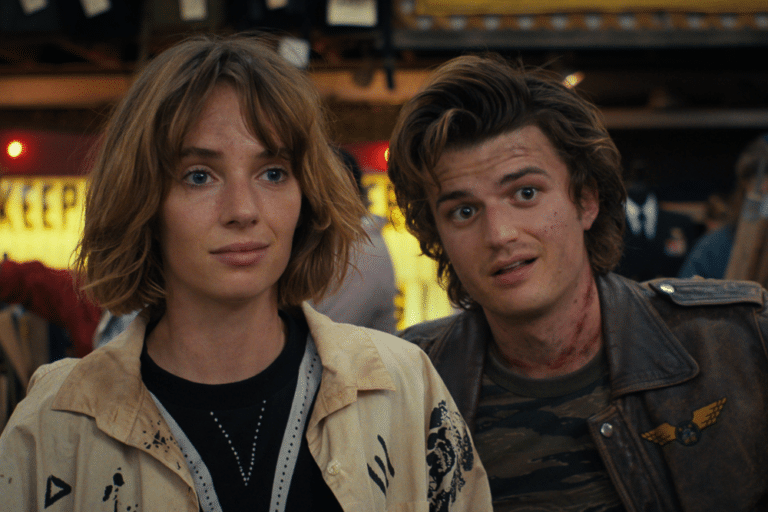 Foto de Maya Hawke e Joe Keery