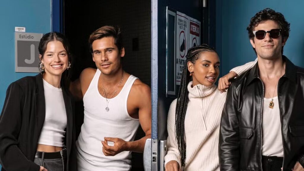 Foto de Agatha Moreira, Nicolas Prattes, Gabz e Chay Suede em set de gravação de Mania de Você