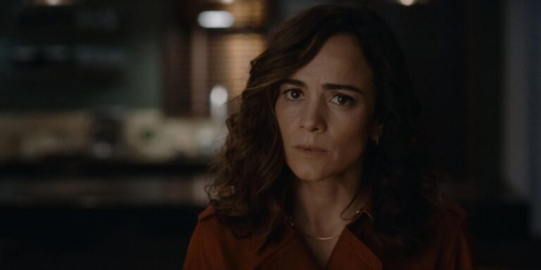 Foto de Alice Braga na série Matéria Escura