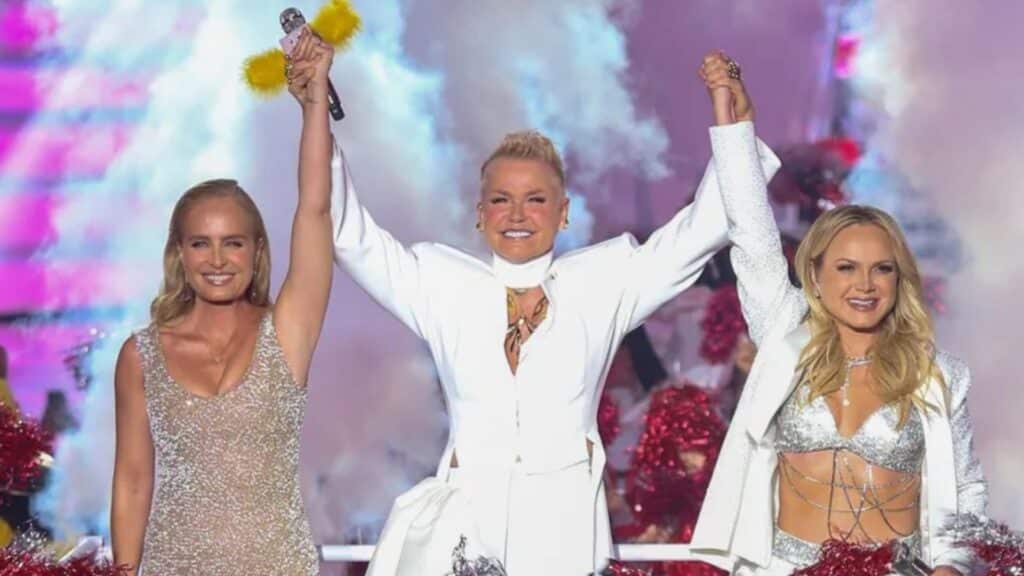 Imagem de Angélica, Xuxa e Eliana de mãos dadas no Criança Esperança