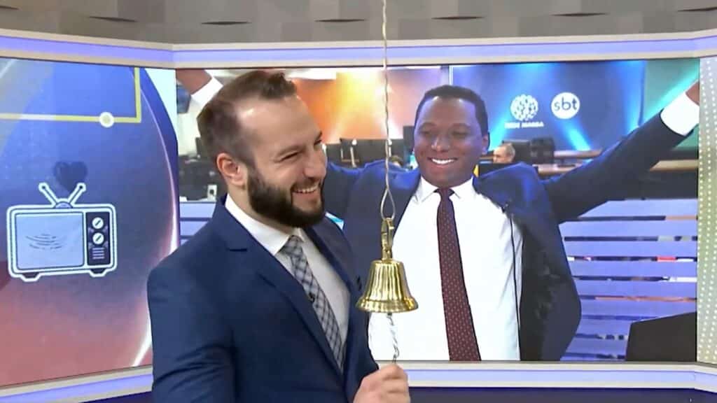 Foto de João Salgado e Douglas Bandeira, apresentadores da TV de Ratinho