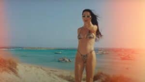 Foto de Katy Perry de biquíni em praia