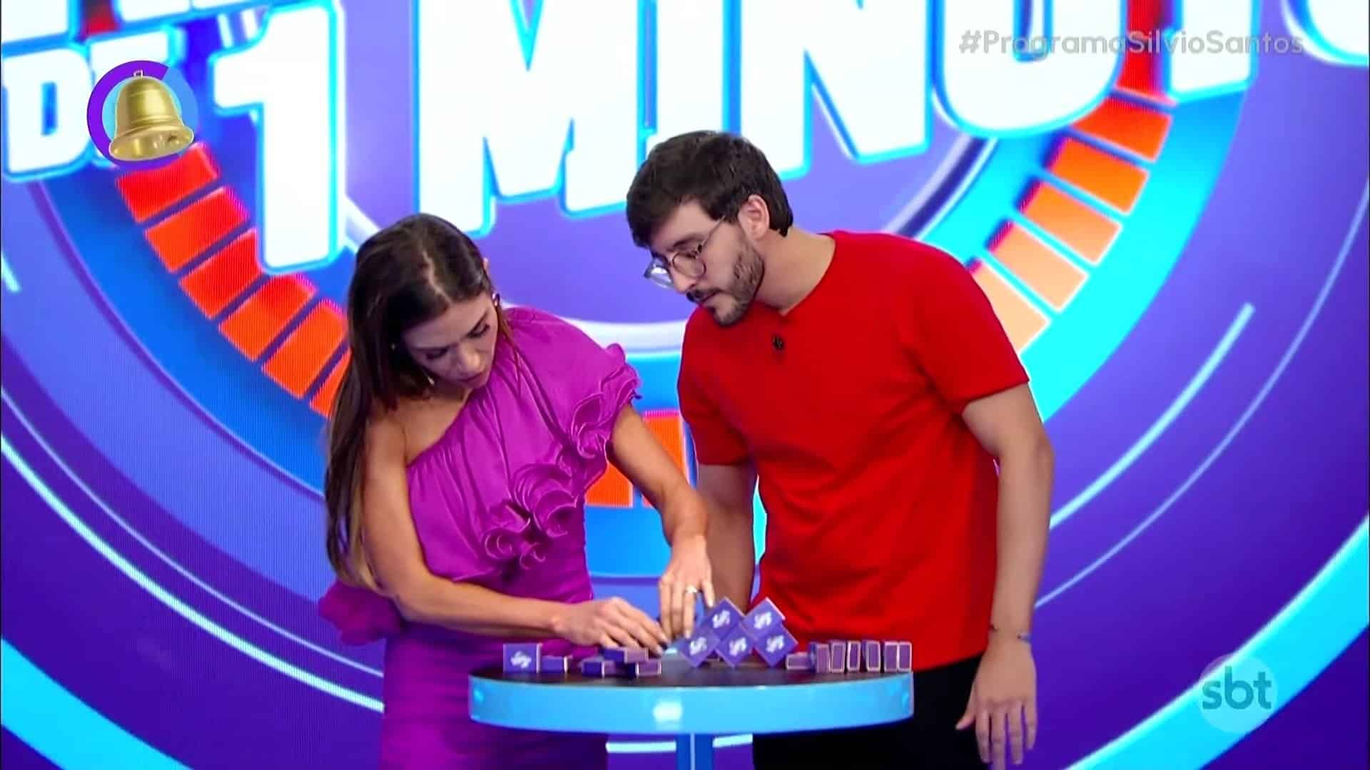 Foto do sino do SBT tocando durante o Programa Silvio Santos