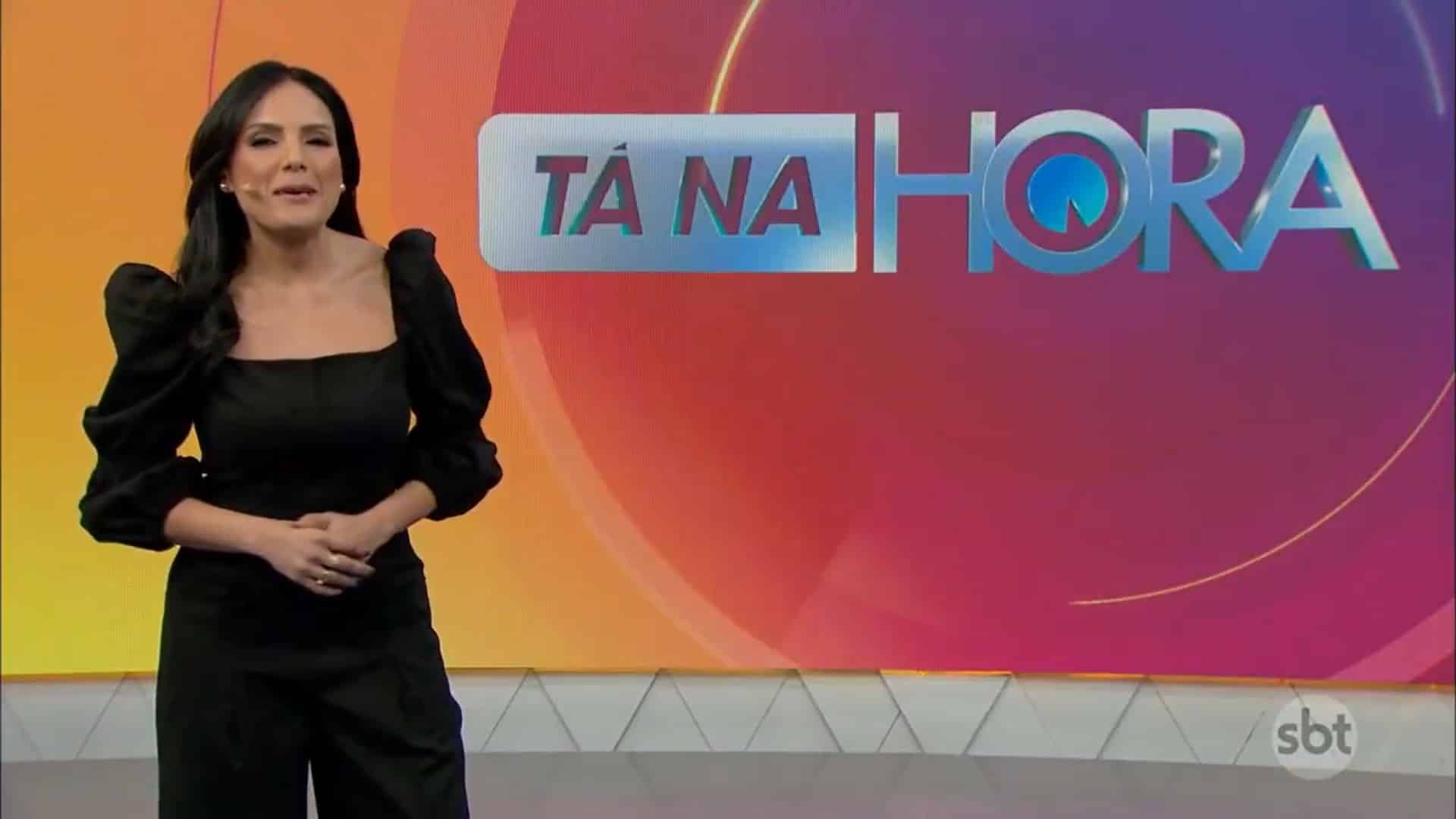 Foto de Márcia Dantas no estúdio do Tá na Hora