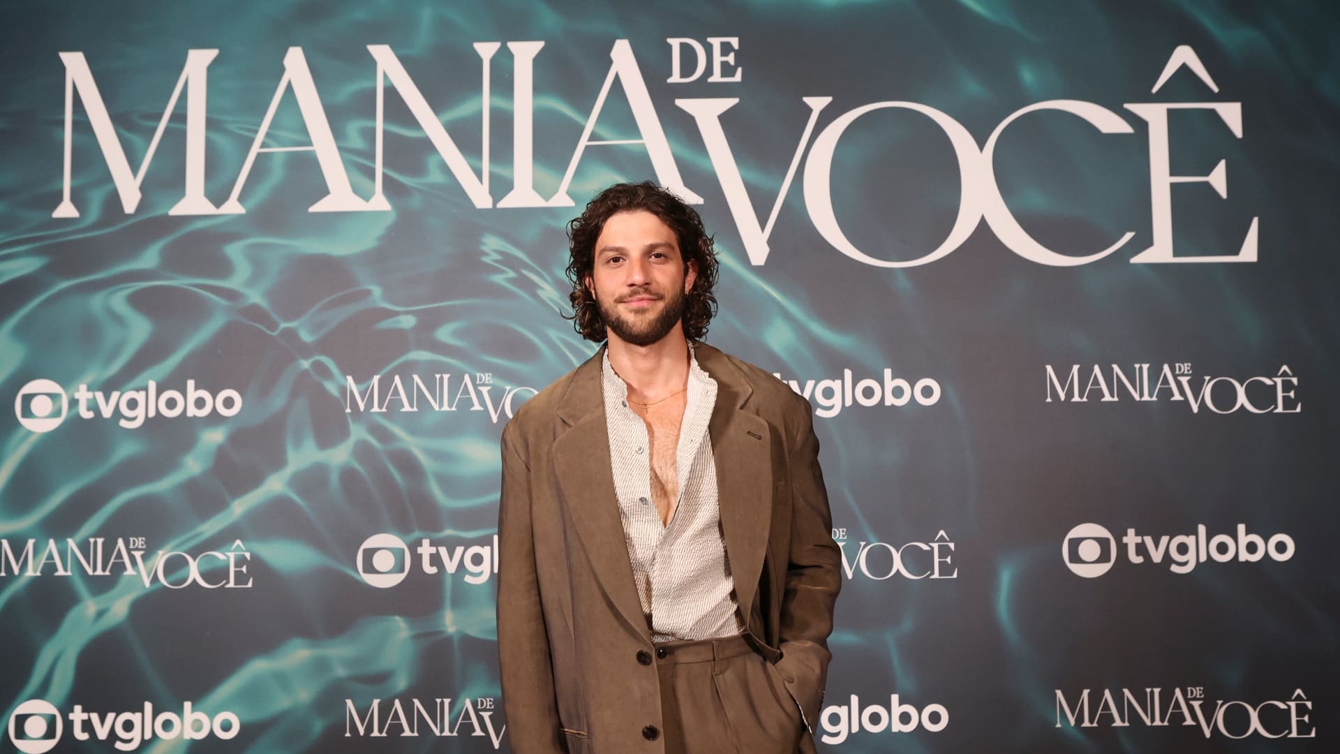 Foto de Chay Suede na coletiva de imprensa de Mania de Você