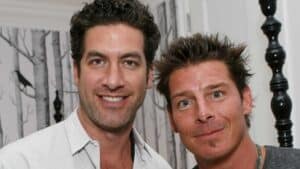 Foto de Eduardo Xol ao lado de Ty Pennington, apresentador do Extreme Makeover