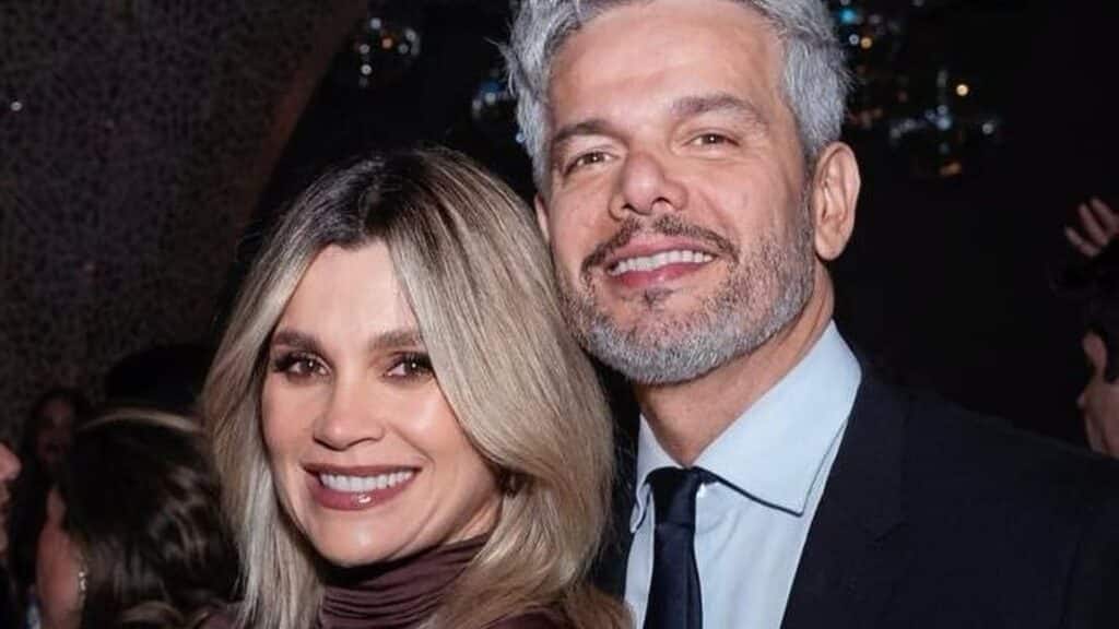 Foto de Flávia Alessandra ao lado de Otaviano Costa