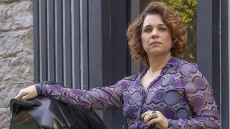 Foto de Isabel Teixeira como Violeta na novela Volta por Cima