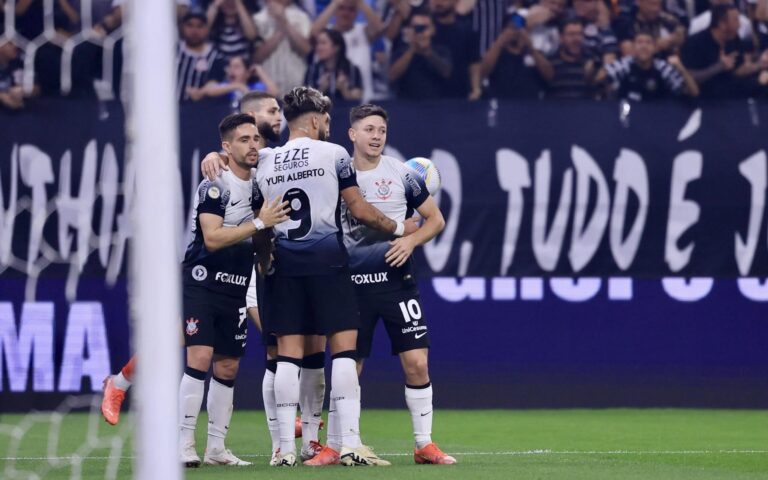 Foto do time do Corinthians no Brasileirão 2024