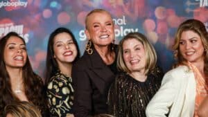 Foto de Xuxa ao lado de ex-paquitas