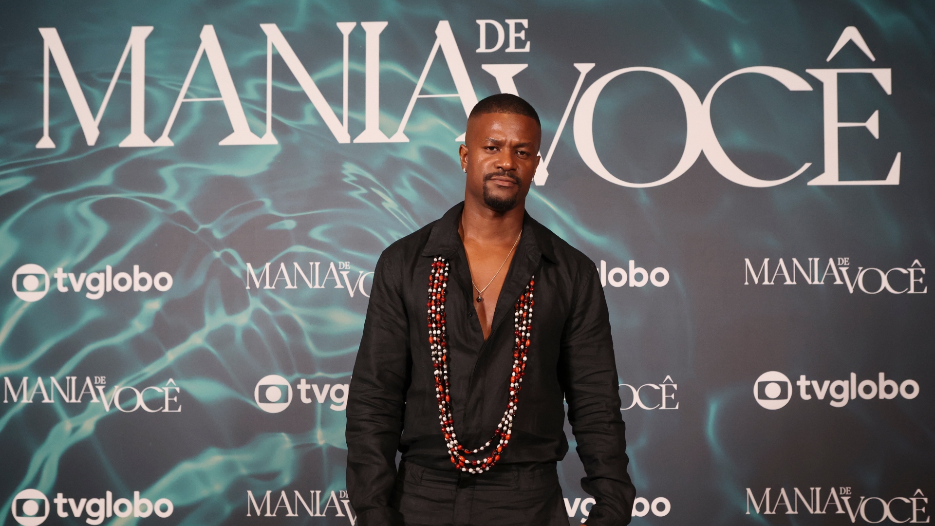 Foto de David Junior na coletiva de imprensa de Mania de Você