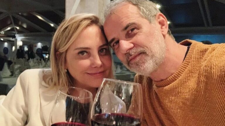 Foto de Heloisa Périssé e Mauro Farias tomando vinho