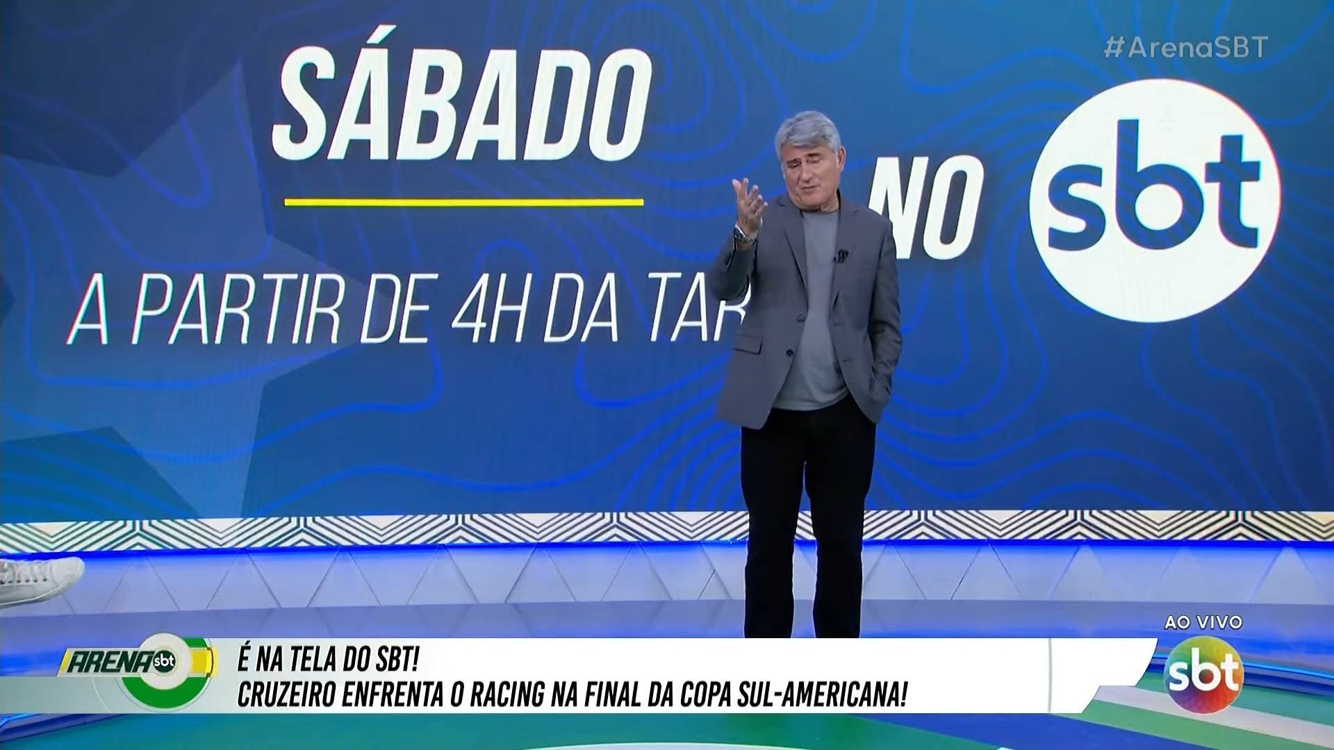 Foto de Cléber Machado anunciando a final da Copa Sul-Americana no SBT