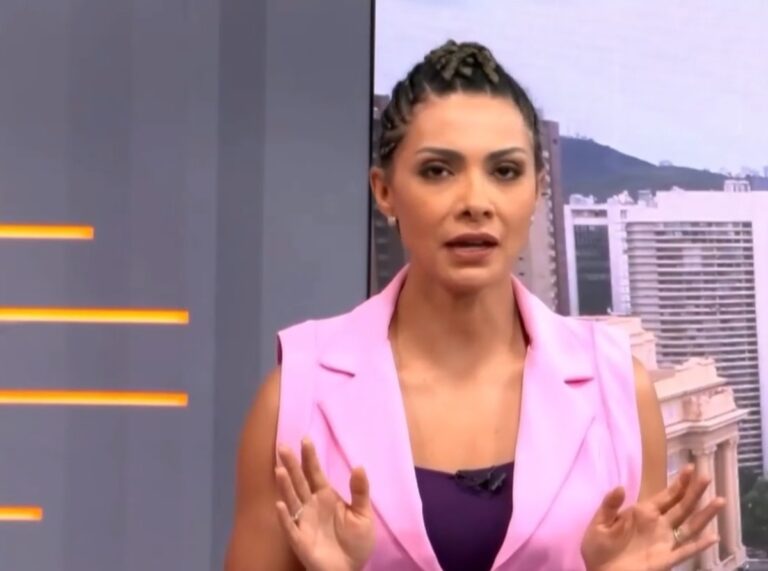 Foto de Aline Aguiar, apresentadora do MG1. O helicóptero da Globo colidiu com um pássaro e a jornalista precisou justificar o ocorrido ao vivo