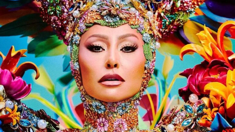 Foto de Sabrina Sato fantasiada para o Carnaval