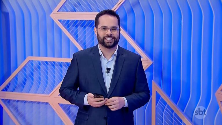 Foto de Marcelo Casagrande, apresentador do SBT News na TV