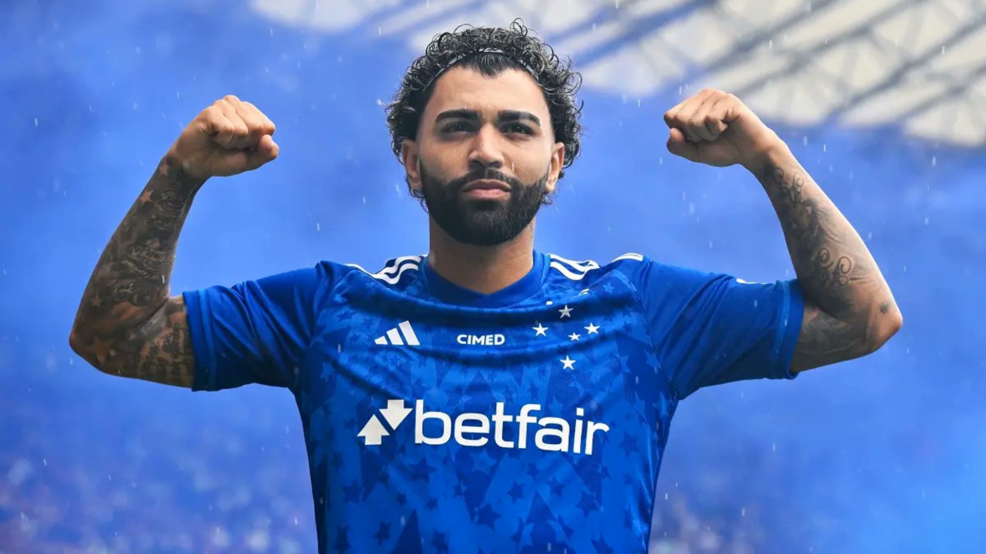 Foto do jogador Gabigol com a camisa do Cruzeiro