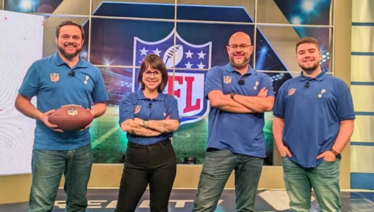 Foto do time da transmissão da NFL na RedeTV!