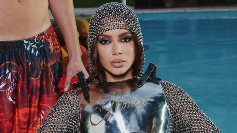 Foto de Anitta no clipe de Romeo