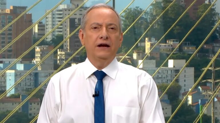 Foto de José Roberto Burnier no comando do SPTV