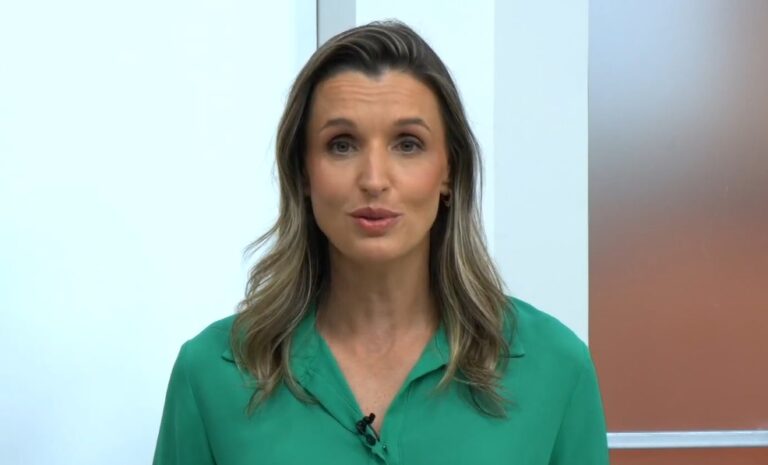 Foto de Letícia Hamacher, apresentadora do TJ Aparecida, na TV Aparecida