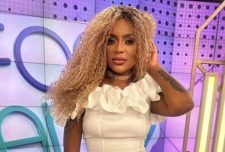 Foto de Cariúcha no estúdio do Fofocalizando