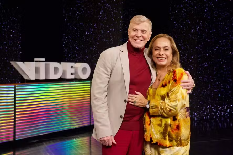 Imagem de Miguel Falabella e Cissa Guimarãe no estúdio do Vídeo Show