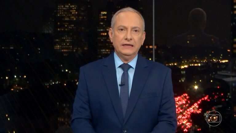 Foto de José Roberto Burnier apresentando o SP2