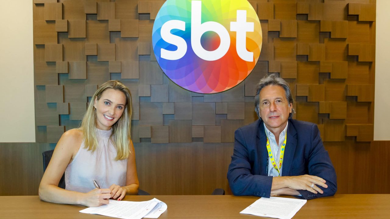 Nadine Basttos e Luciano Callegari Junior, diretor de esportes do SBT: trocou a Globo pela emissora de Silvio Santos (foto: SBT/Beatriz Nadler)