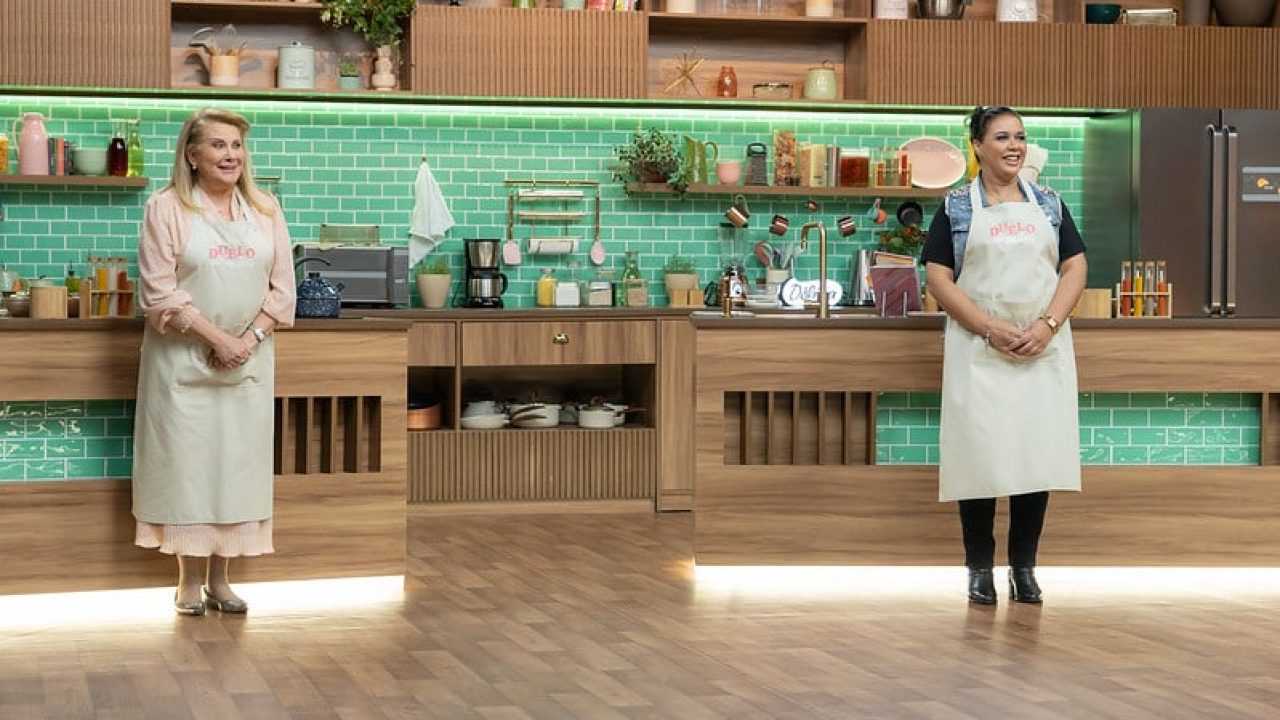 Imagem com as mães de Karina Bacchi e Cinthia Cruz na cozinha do Duelo de Mães