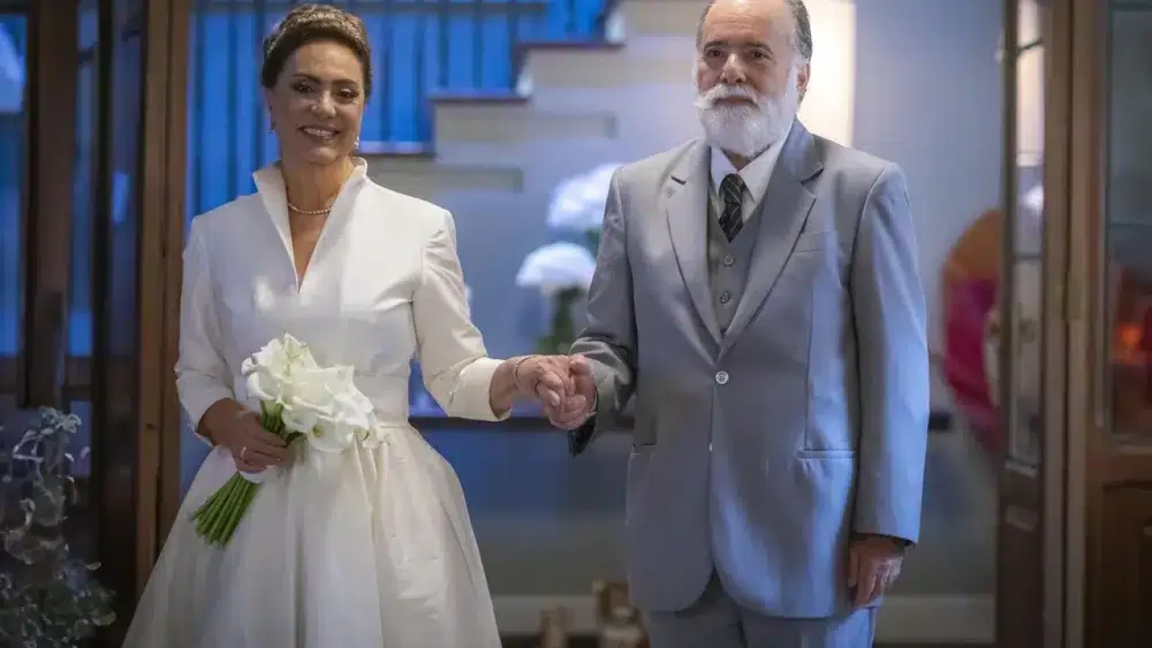 Agatha consegue manipular a todos e chega o grande dia do seu casamento com Antônio em Terra e Paixão