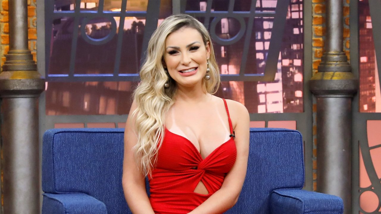 Andressa Urach entra na Justiça contra Silas Malafaia (foto: SBT/Lourival Ribeiro)