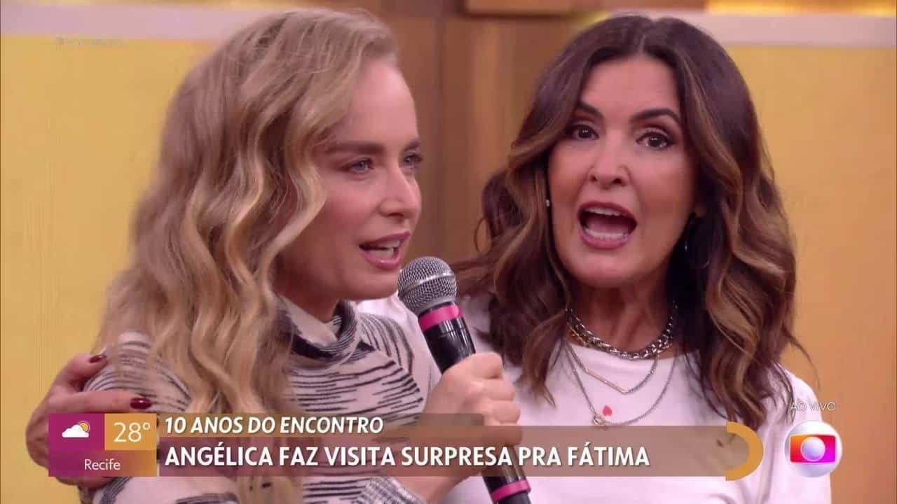 Imagem com foto de Angélica e Fatima Bernardes no palco do Encontro