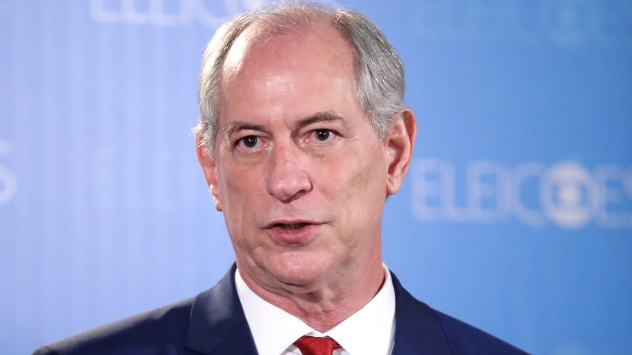 Imagem com foto do político Ciro Gomes