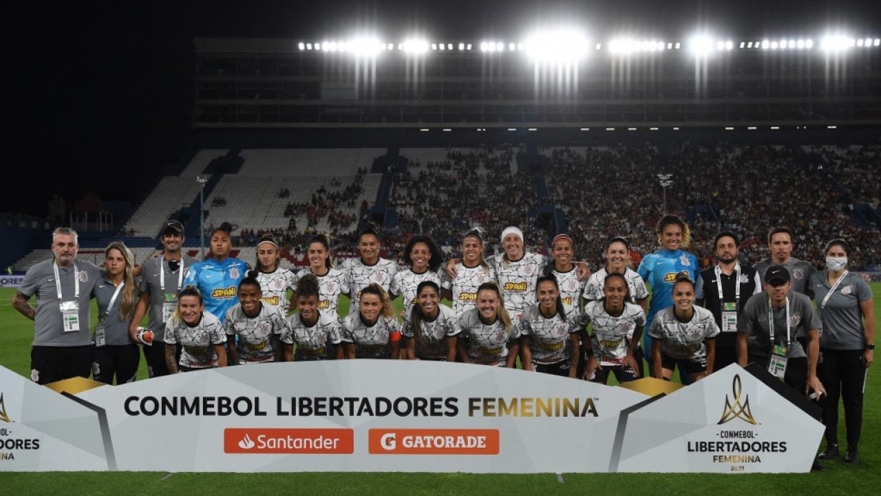 Imagem com foto do time feminino do Corinthians na Libertadores