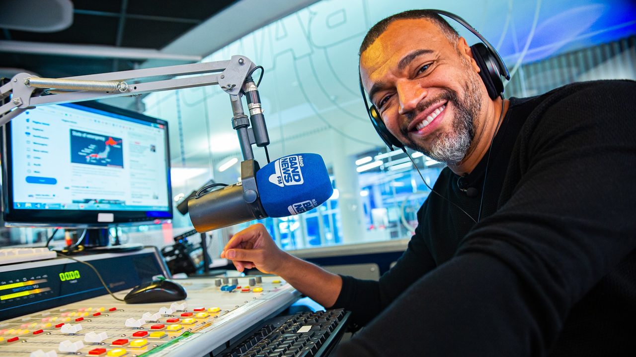 Denilson estreia como comentarista na rádio BandNews FM (foto: Jon Ricciardo/BandNews FM)