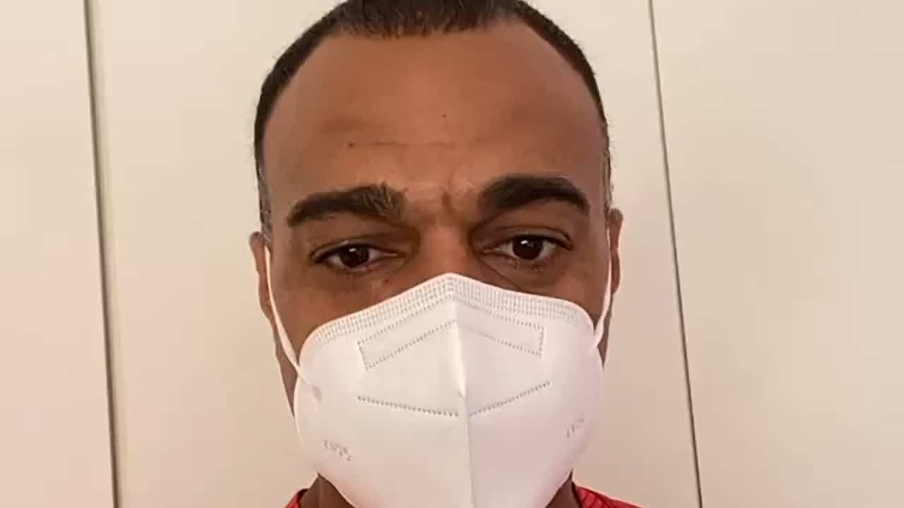 Denilson foi diagnosticado com o vírus da infecção respiratória e foi afastado dos trabalhos na Band (foto: Reprodução)