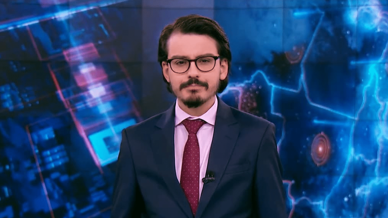 Imagem com foto do apresentador Dudu Camargo no Primeiro Impacto, do SBT