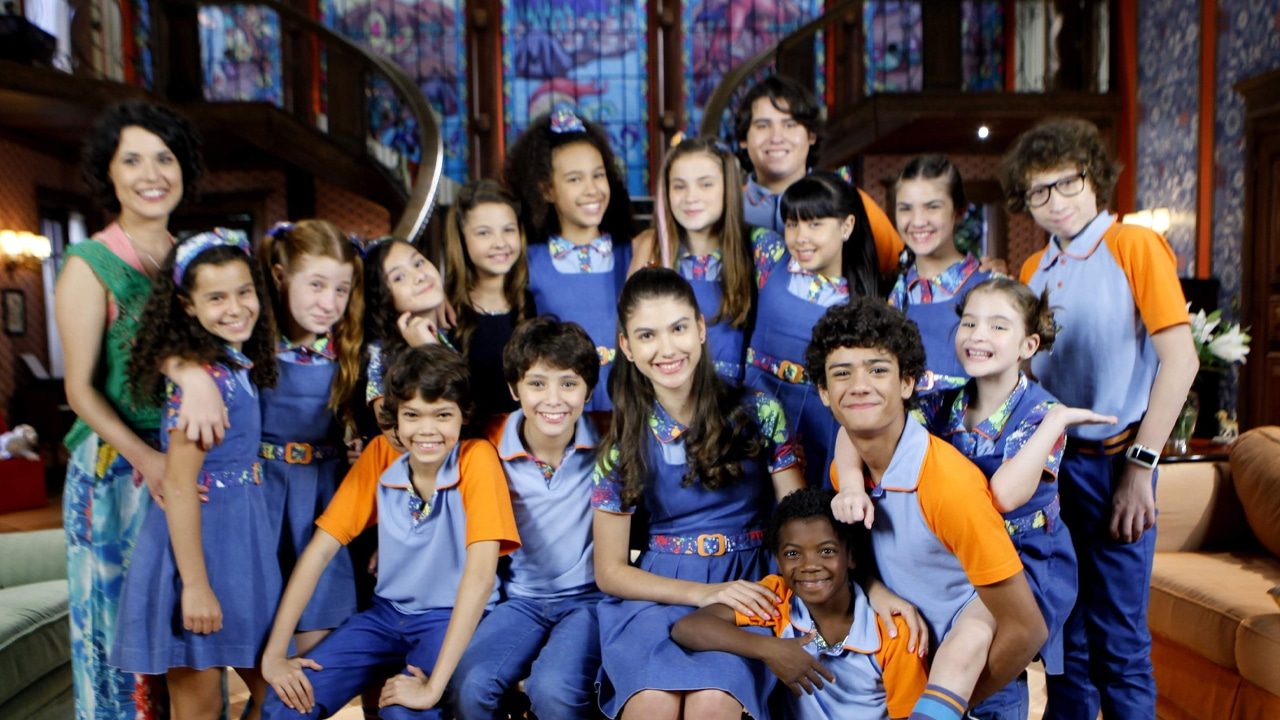 Imagem com foto do elenco da novela Chiquititas, que será exibida pelo SBT mais uma vez