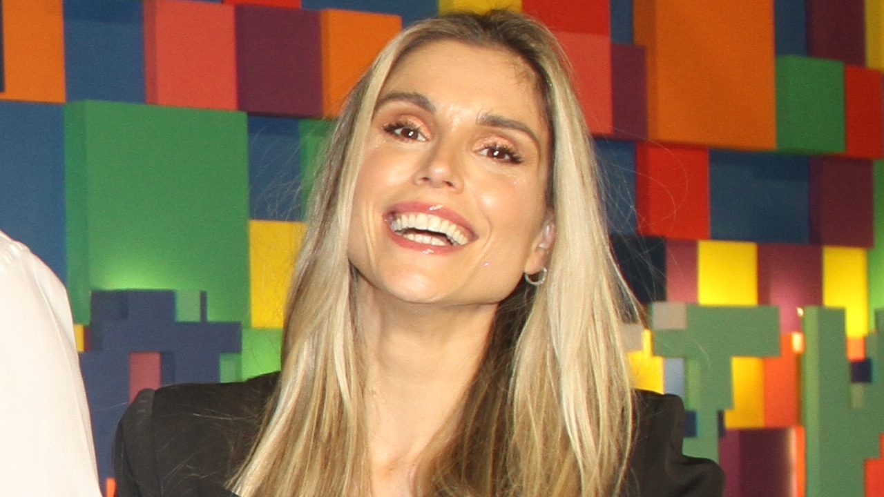 Imagem com foto da apresentadora Flávia Viana