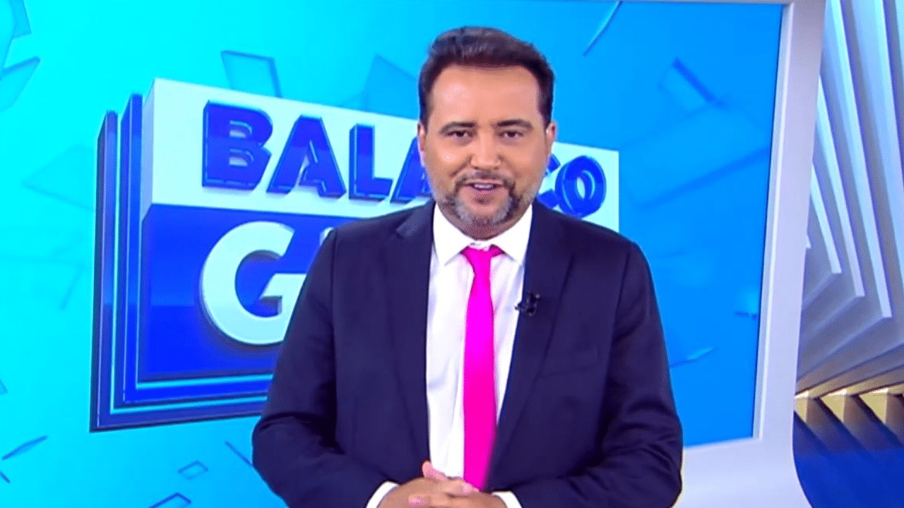 Imagem com foto do apresentador Geraldo Luís durante apresentação do Balanço Geral na Record