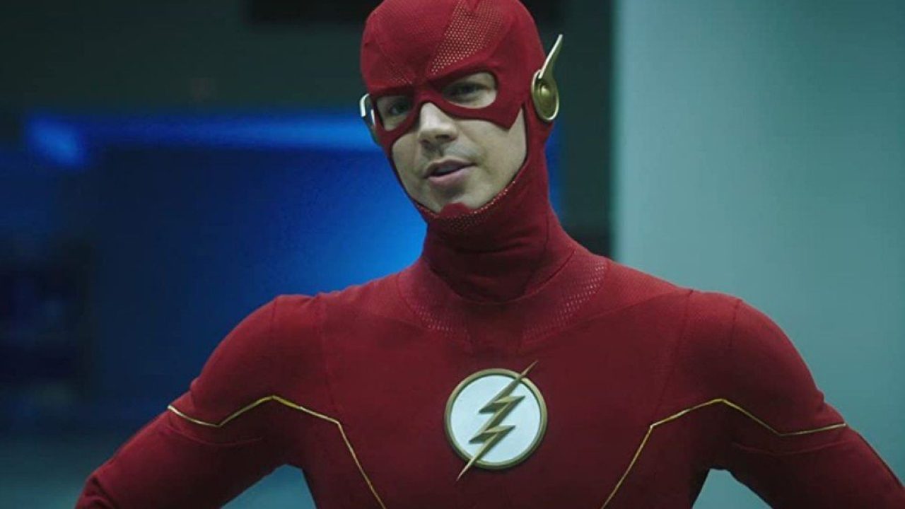 Imagem com foto do ator Grant Gustin como Flash na série