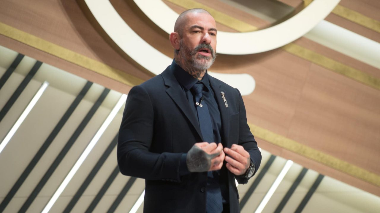 Henrique Fogaça sofreu uma queda durante as gravações do MasterChef Brasil (foto: Band/Carlos Reinis)