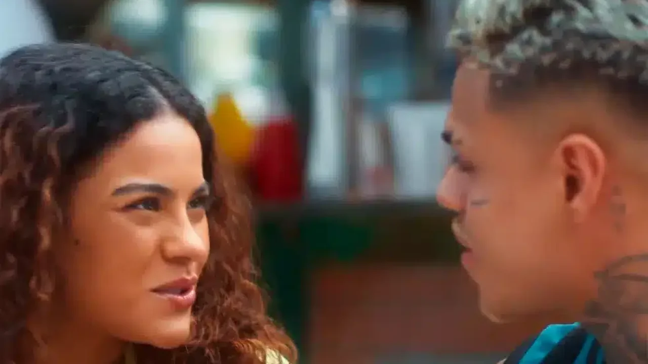 Jenifer resolve dar uma chance para Hugo e eles se beijam em Vai na Fé