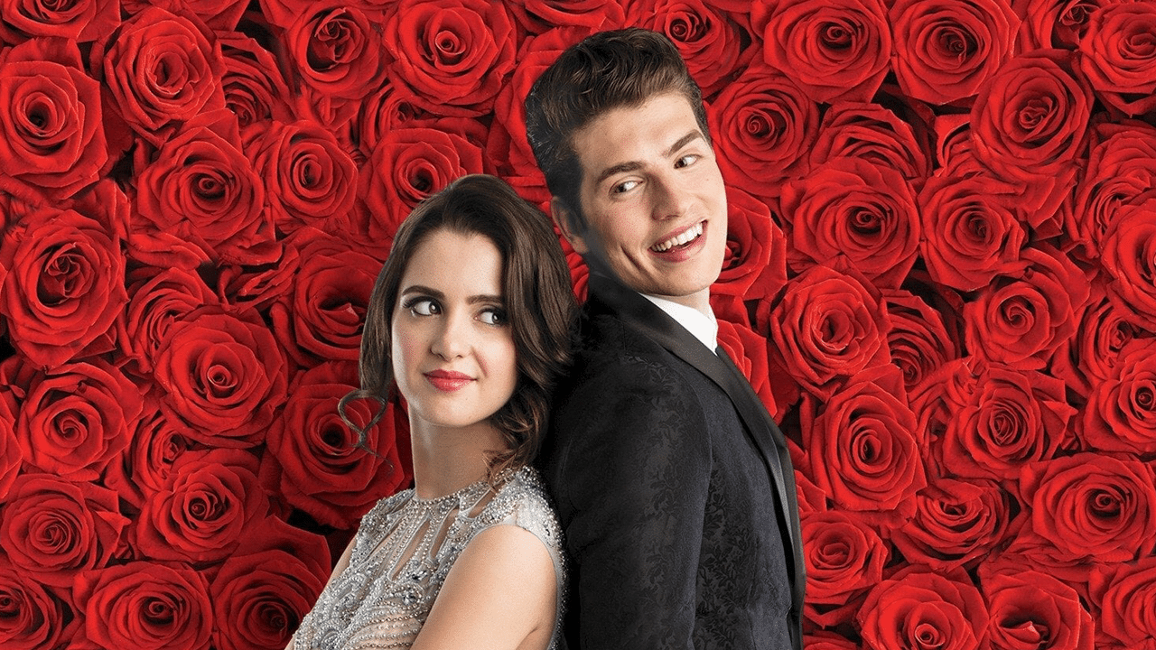 Imagem com foto dos atores Laura Marano e Gregg Sulkin, anunciado pelo SBT em pacote de filmes