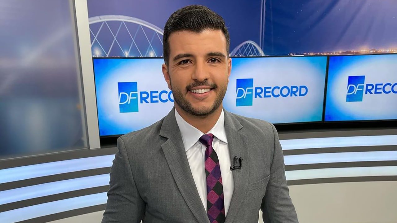 Matheus Ribeiro no estúdio do DF Record (foto: Reprodução/Instagram)