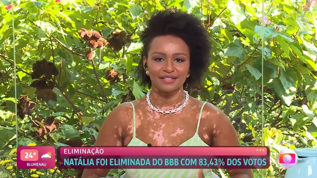 Imagem com foto de Natália durante entrevista ao Mais Você